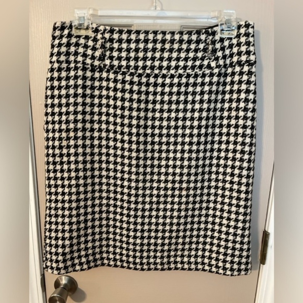 Susan Bristol wool blend y2k b&w houndstooth lined midi pencil skirt. Size 12.